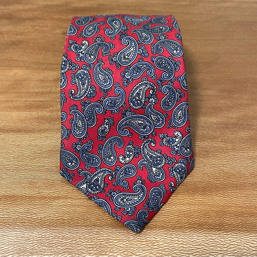 Saks Fifth Avenue Silk Red Paisley Tie Made in Italy